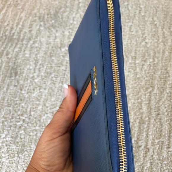 Prada Wallet also holds a passport! - Picture 5 of 14